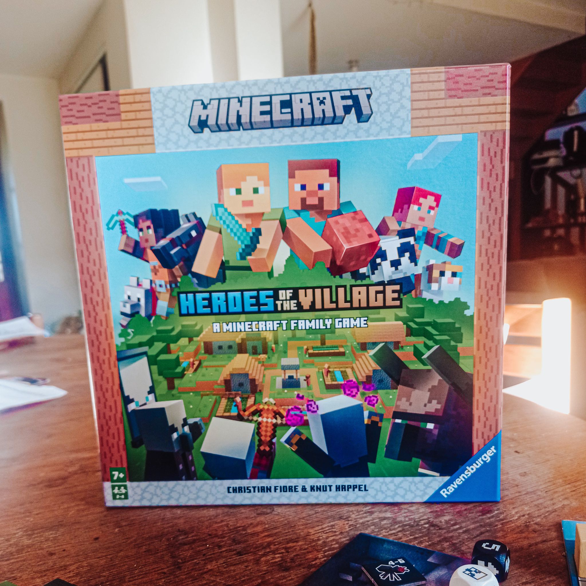Ravensburger - Minecraft-Heroes of the village - Jeu Famille et Enfant -  Coopération et aventure - 2 à 4 Joueurs dès 7 Ans - 20914 - Mixte 
